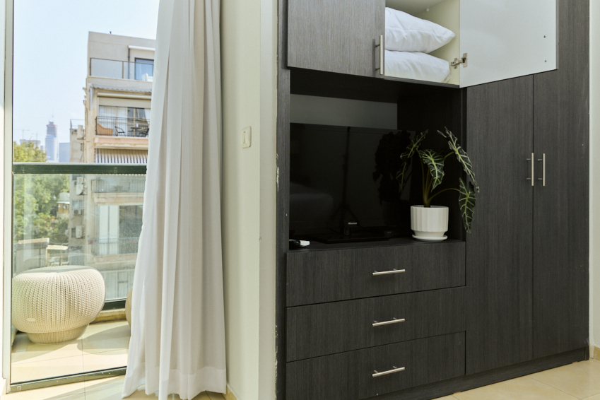 Family Room with Balcony | חדר משפחה עם מרפסת