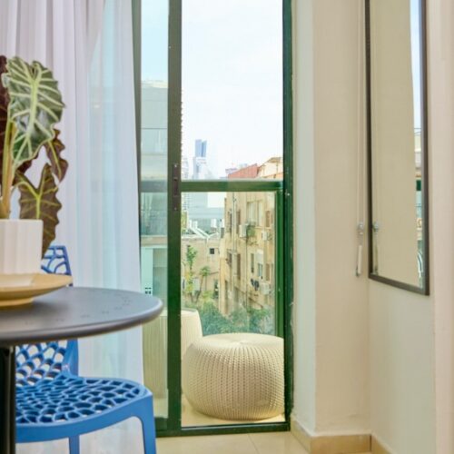 Family Room with Balcony | חדר משפחה עם מרפסת