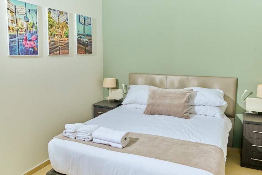 סוויטת חדר שינה עם מרפסת | Bedroom Suite with Balcony